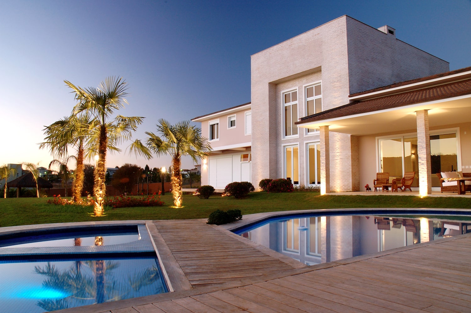 The Top Trends in Custom Pool Designs for 2024