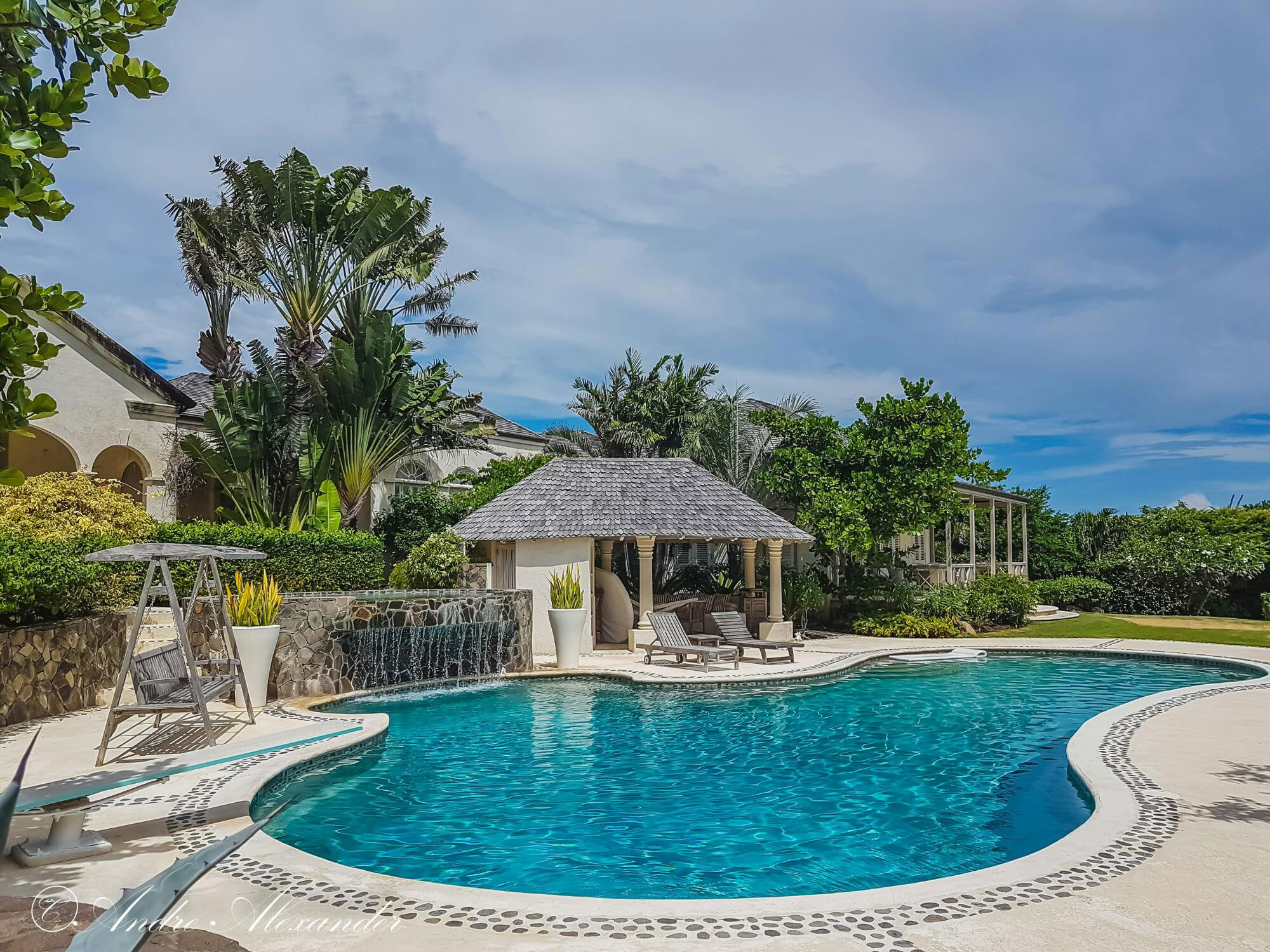 Building a Custom Pool Design vs Choosing a Standard Plan: Pros and Cons